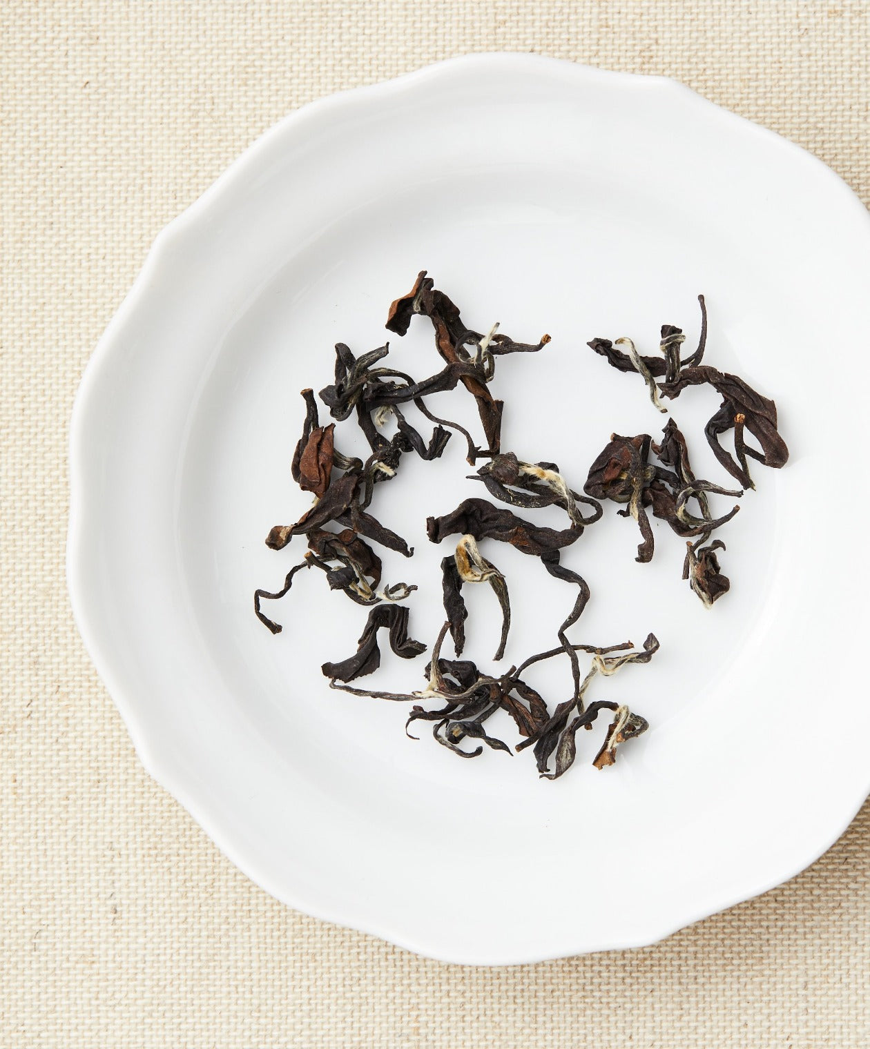 oriental beauty oolong dry tea leaves