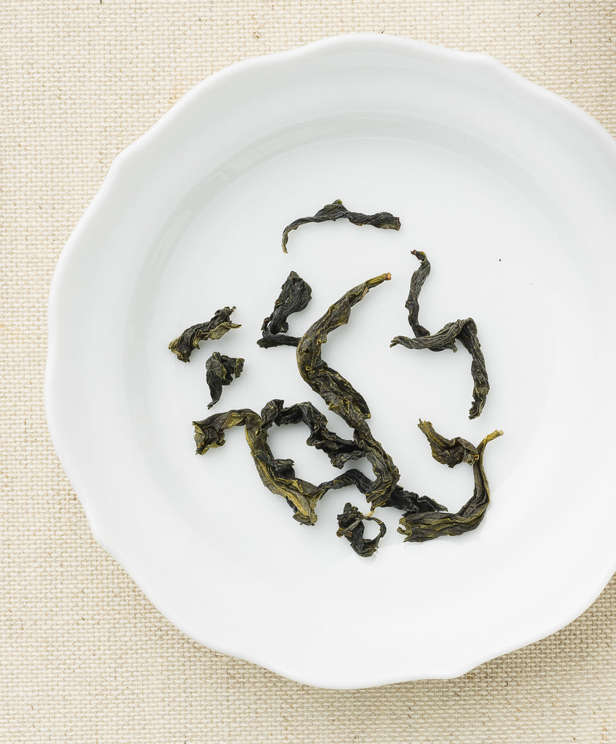 organic baozhong dry tea leaf