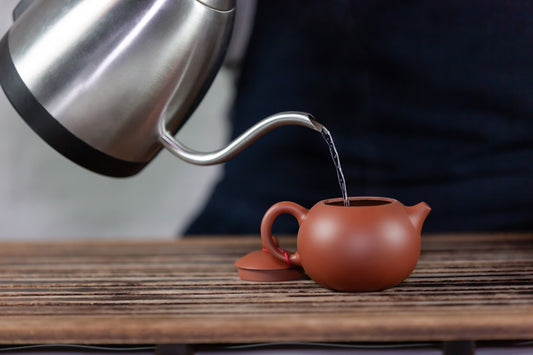 pour water in teapot