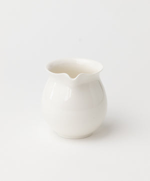 9oz white porcelain pitcher spout