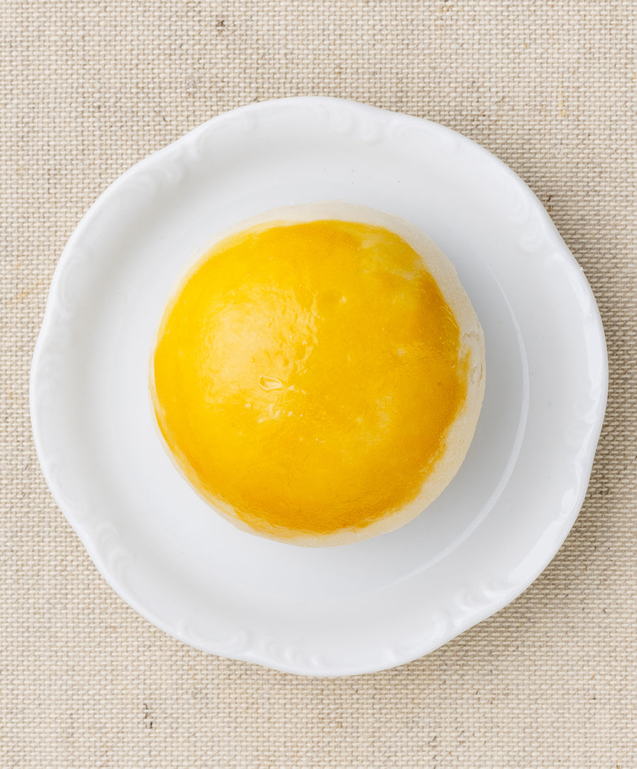 taiwanese mooncake with salted yolk