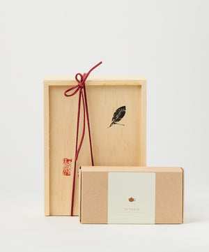Wooden box with smaller box labeled Té Snack