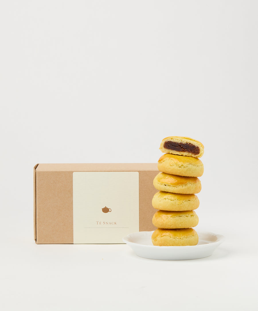 Stack of red bean filled cookies in front of Té Snack box