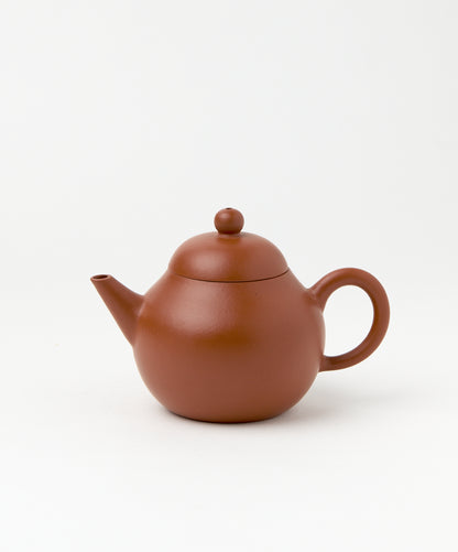 Side view of the Professor Yixing Clay teapot with lid and handle.