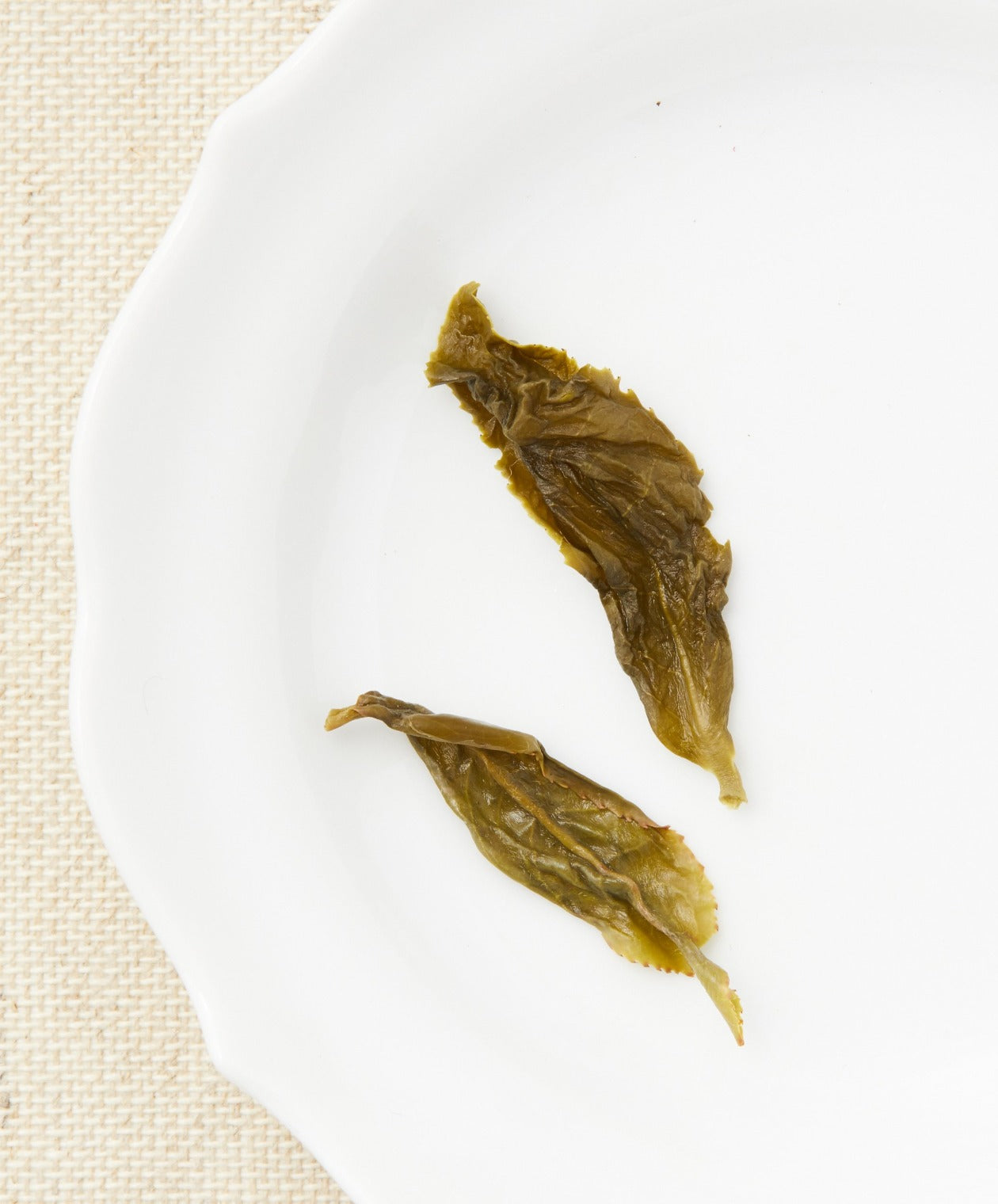 2028 oolong wet tea leaves