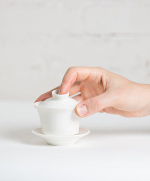 hand holding gaiwan with lid