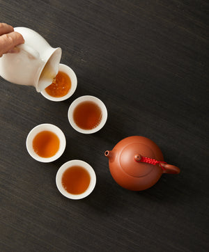 pouring oolong tea in cups